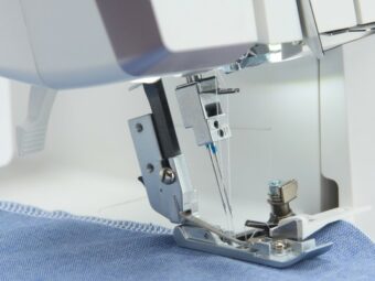 HV-AmberS300-Serger-NeedleStopUp